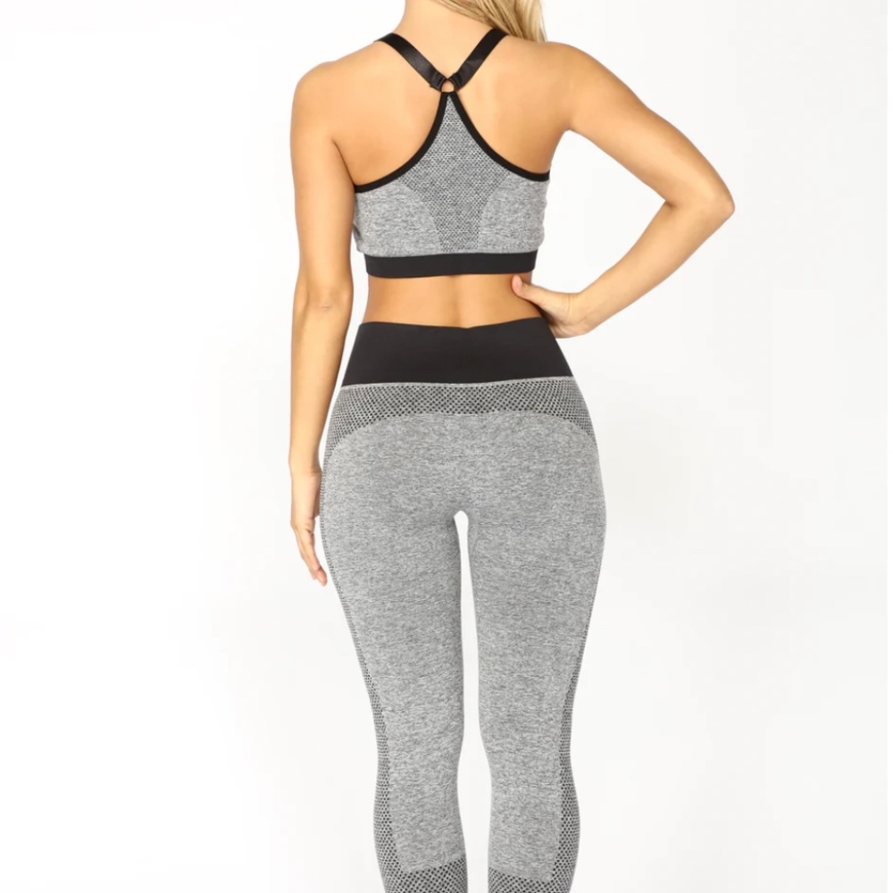 Fashion Nova Seamless Active Set - Picture 2 of 11